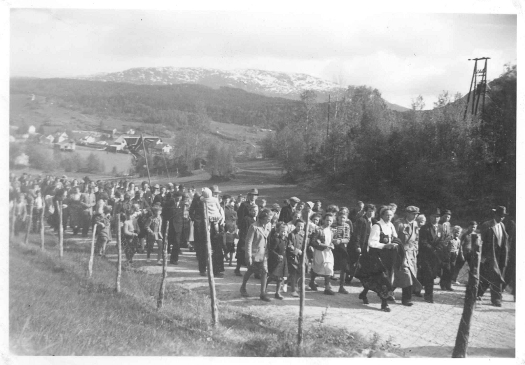 19530517-525-toget